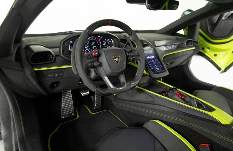 2025 Lamborghini Revuelto - Image 13 of 15