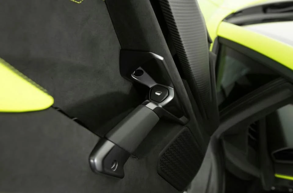 2025 Lamborghini Revuelto - Image 10 of 15