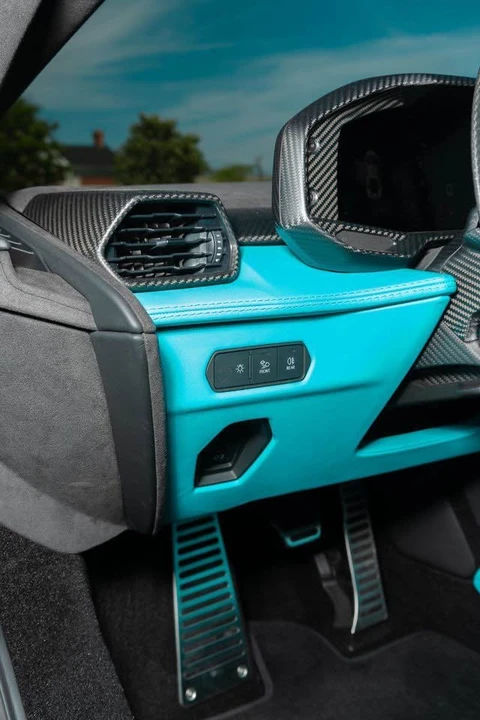2025 Lamborghini Revuelto - Image 14 of 19