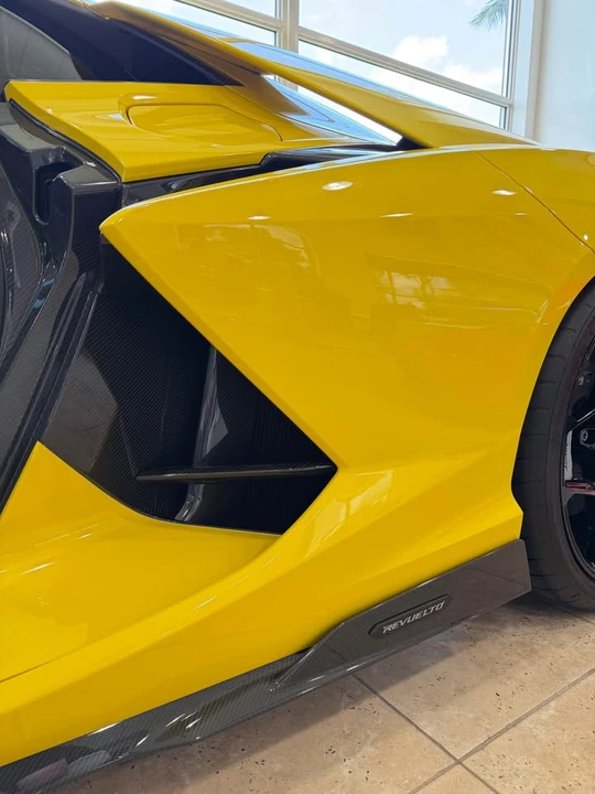 2025 Lamborghini Revuelto - Image 8 of 19