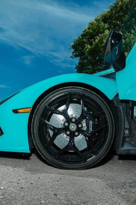 2025 Lamborghini Revuelto - Image 4 of 19