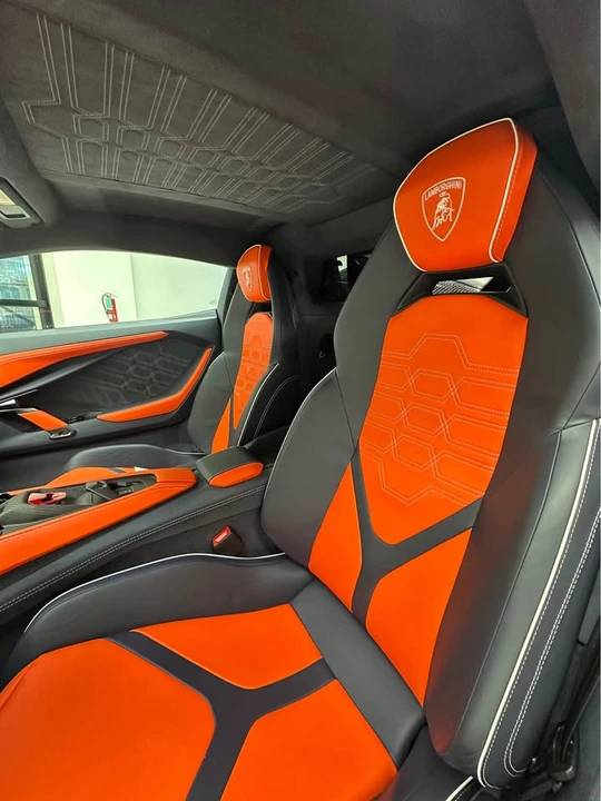2025 Lamborghini Revuelto - Image 9 of 11