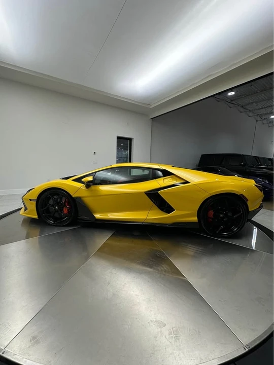 2025 Lamborghini Revuelto - Image 5 of 11