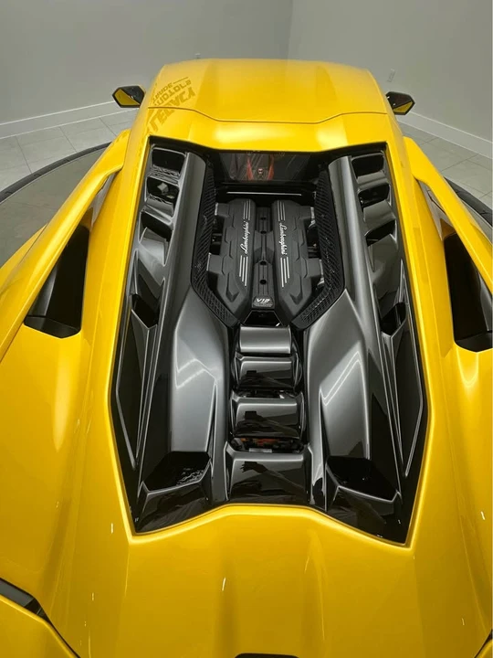2025 Lamborghini Revuelto - Image 4 of 11