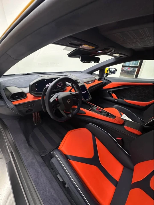 2025 Lamborghini Revuelto - Image 8 of 11