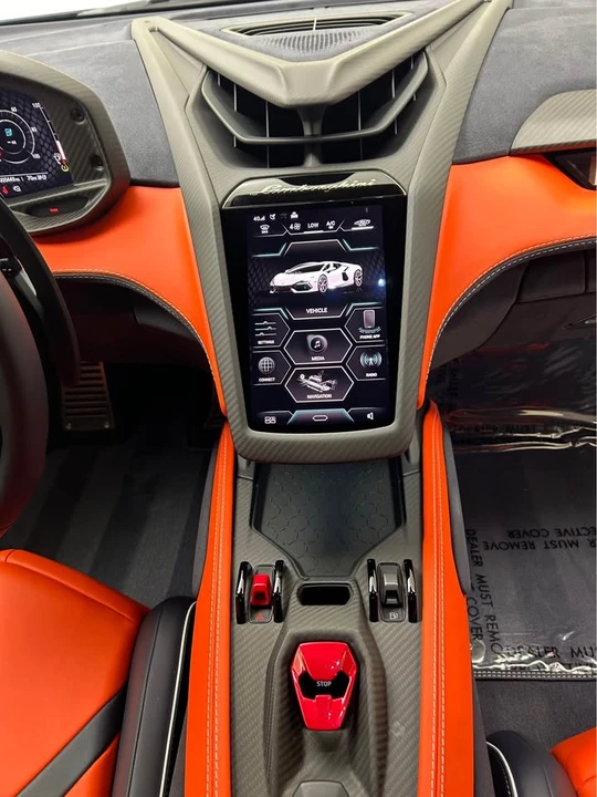 2025 Lamborghini Revuelto - Image 15 of 18