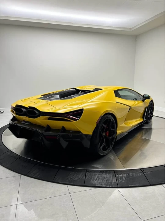 2025 Lamborghini Revuelto - Image 5 of 18