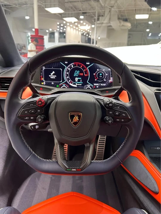 2025 Lamborghini Revuelto - Image 10 of 18