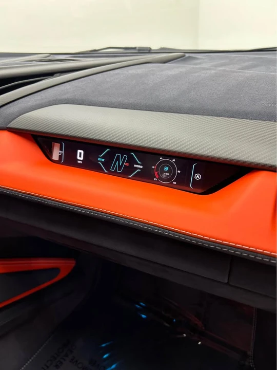 2025 Lamborghini Revuelto - Image 16 of 18
