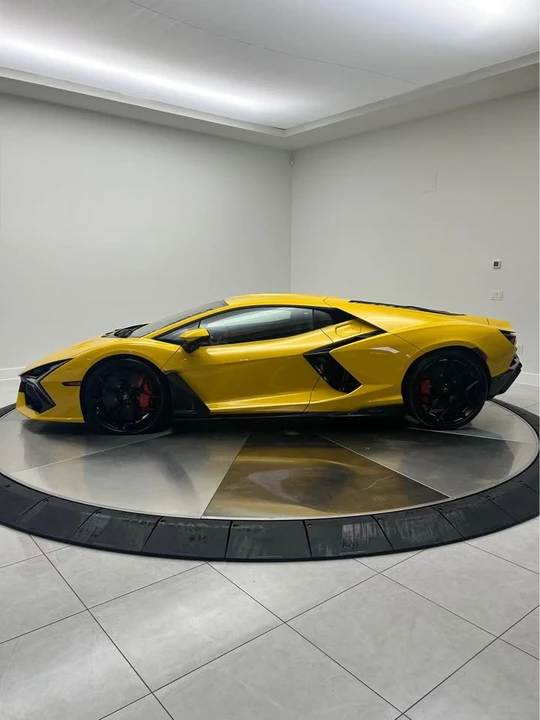 2025 Lamborghini Revuelto - Image 7 of 18