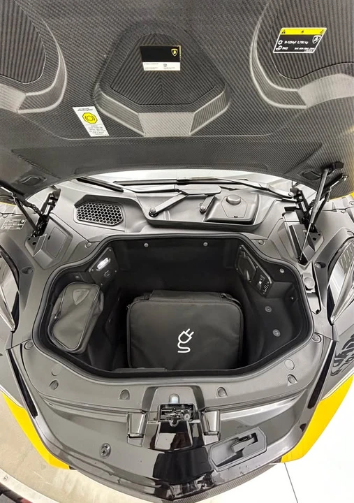 2025 Lamborghini Revuelto - Image 18 of 18