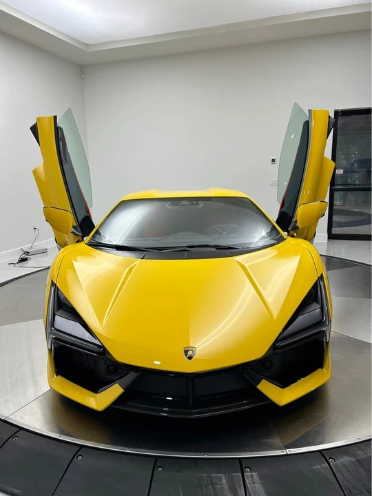 2025 Lamborghini Revuelto - Image 3 of 18