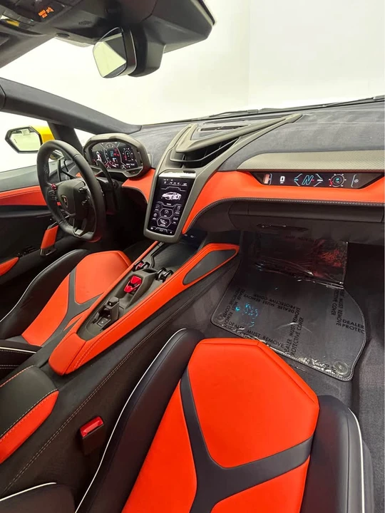 2025 Lamborghini Revuelto - Image 12 of 18