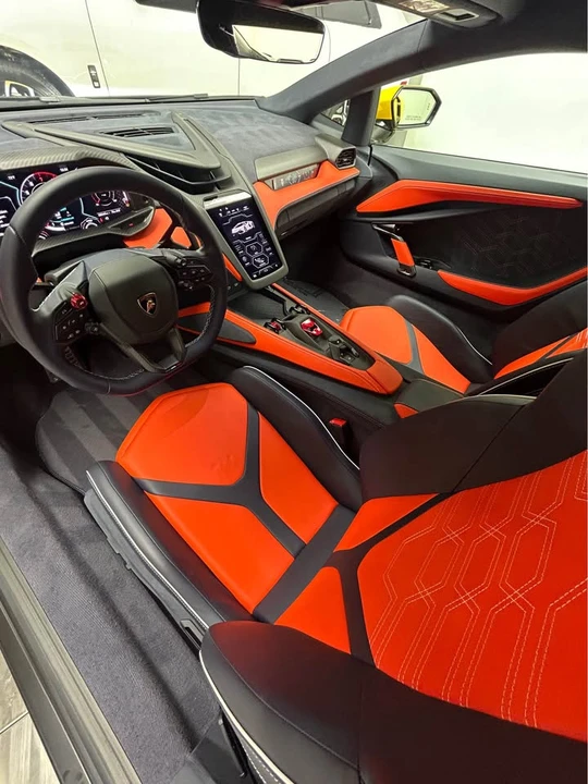 2025 Lamborghini Revuelto - Image 8 of 18