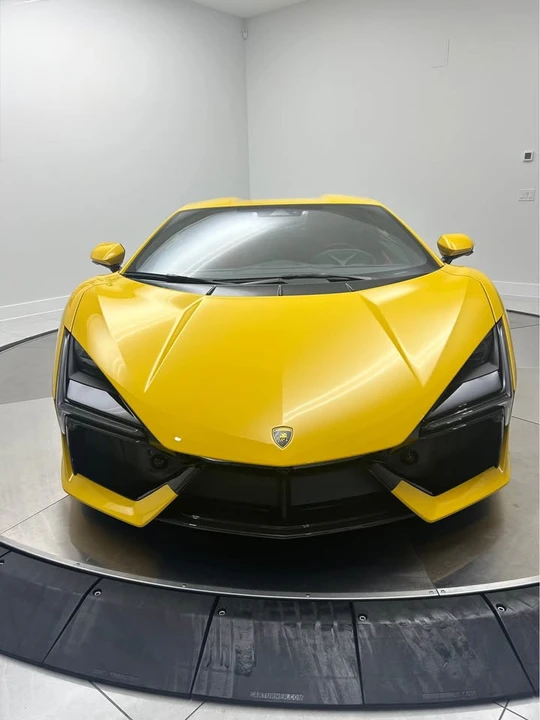 2025 Lamborghini Revuelto - Image 11 of 18