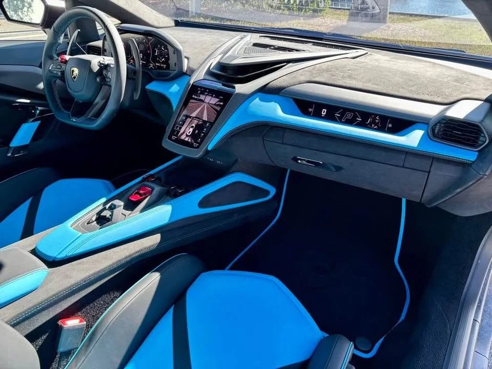 2025 Lamborghini Revuelto - Image 9 of 10