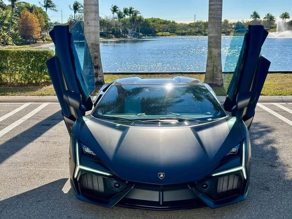 2025 Lamborghini Revuelto - Image 4 of 10