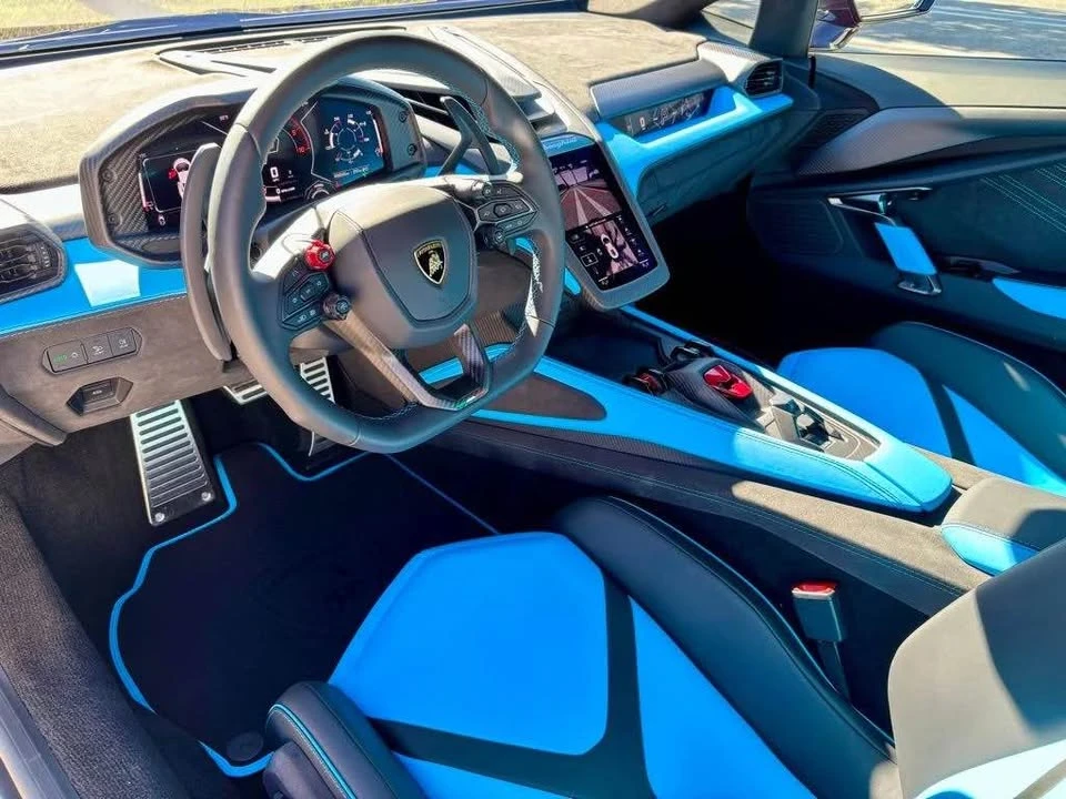 2025 Lamborghini Revuelto - Image 7 of 10