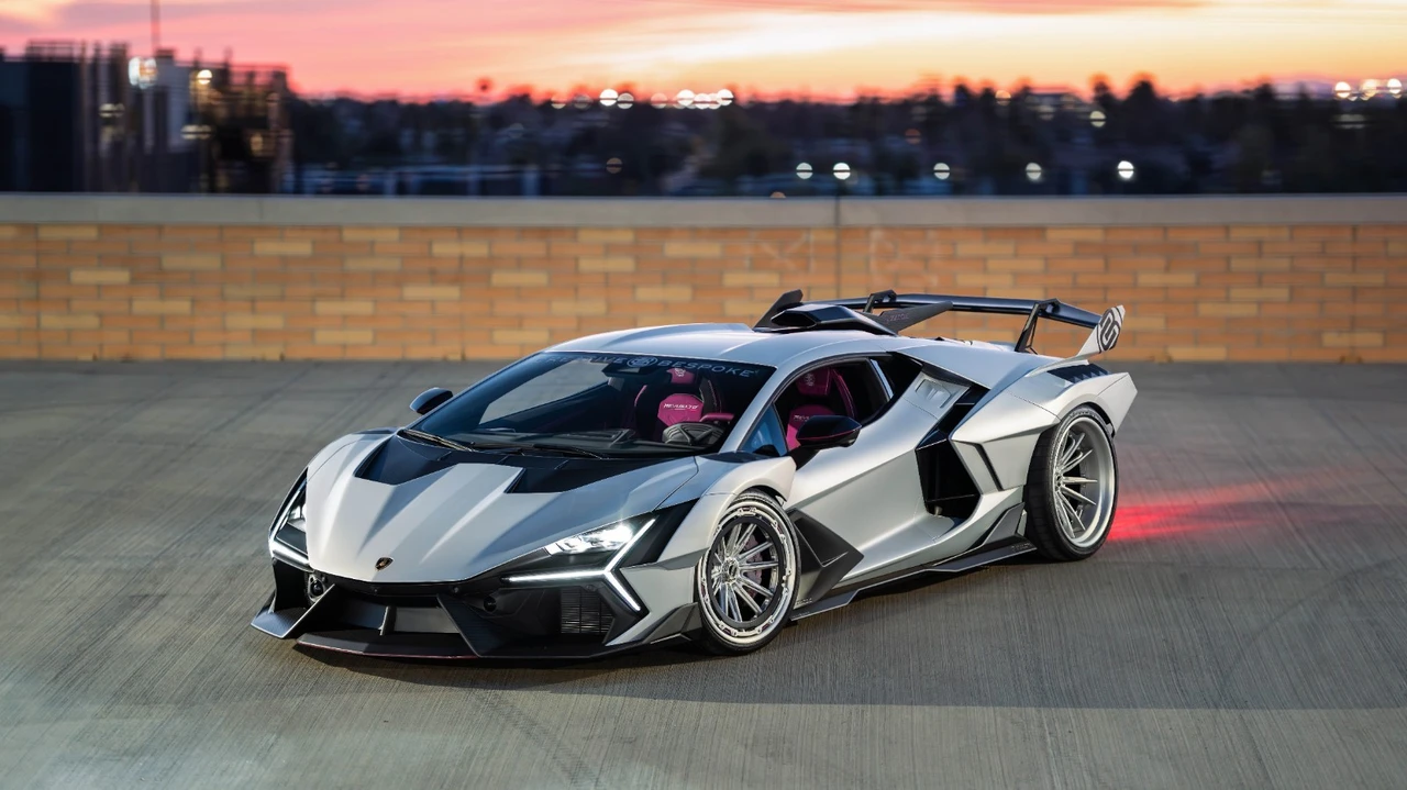 2025 Lamborghini Revuelto - Image 9 of 31