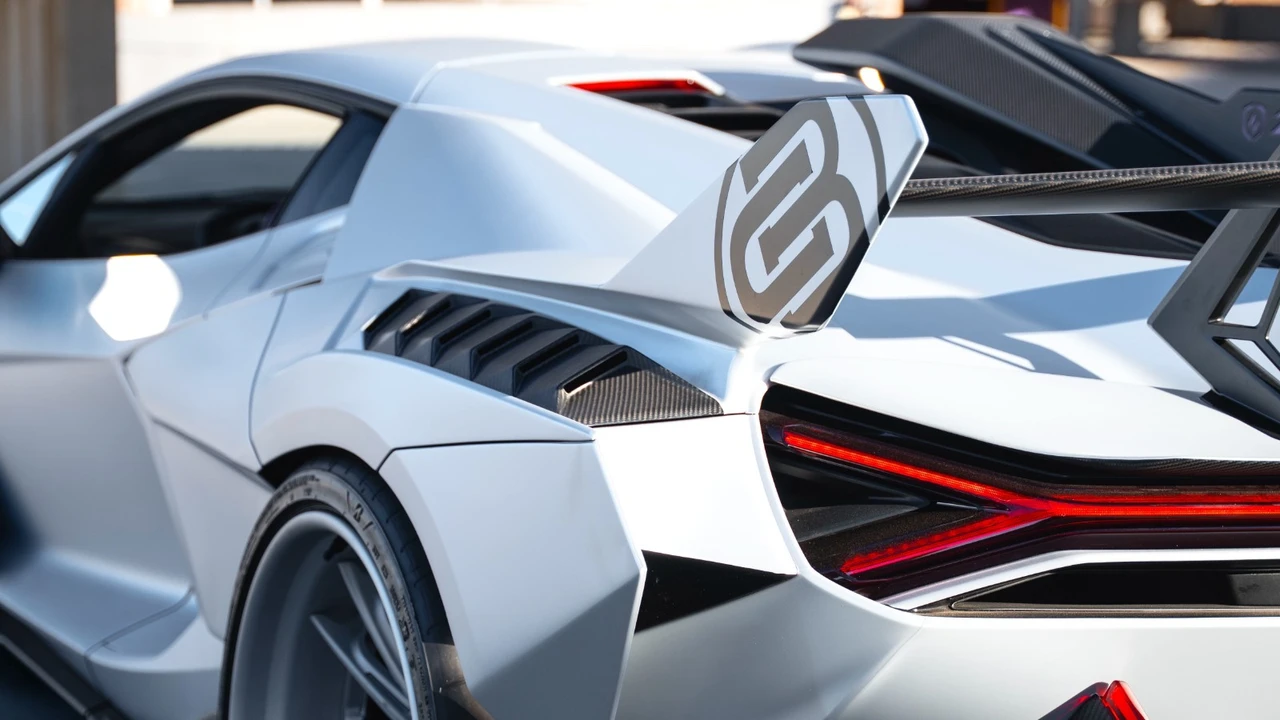 2025 Lamborghini Revuelto - Image 28 of 31
