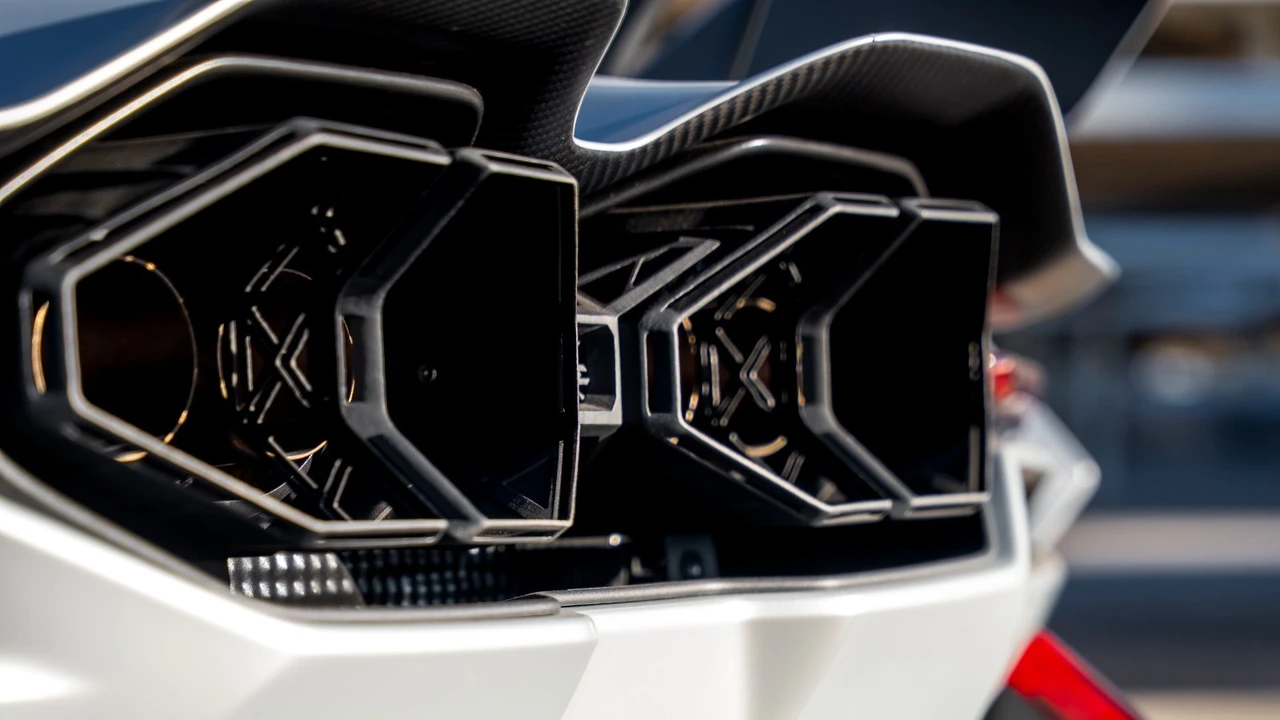 2025 Lamborghini Revuelto - Image 29 of 31