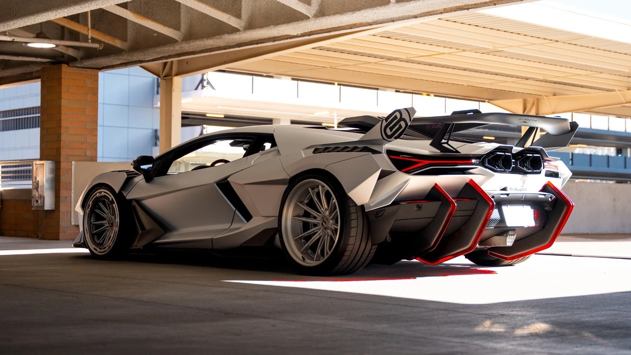 2025 Lamborghini Revuelto - Image 6 of 31