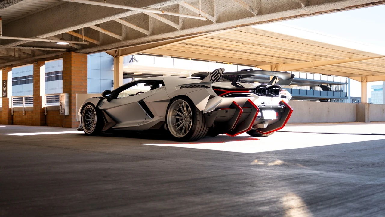 2025 Lamborghini Revuelto - Image 8 of 31