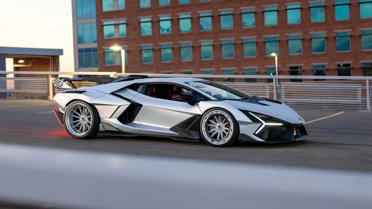 2025 Lamborghini Revuelto - Image 3 of 31
