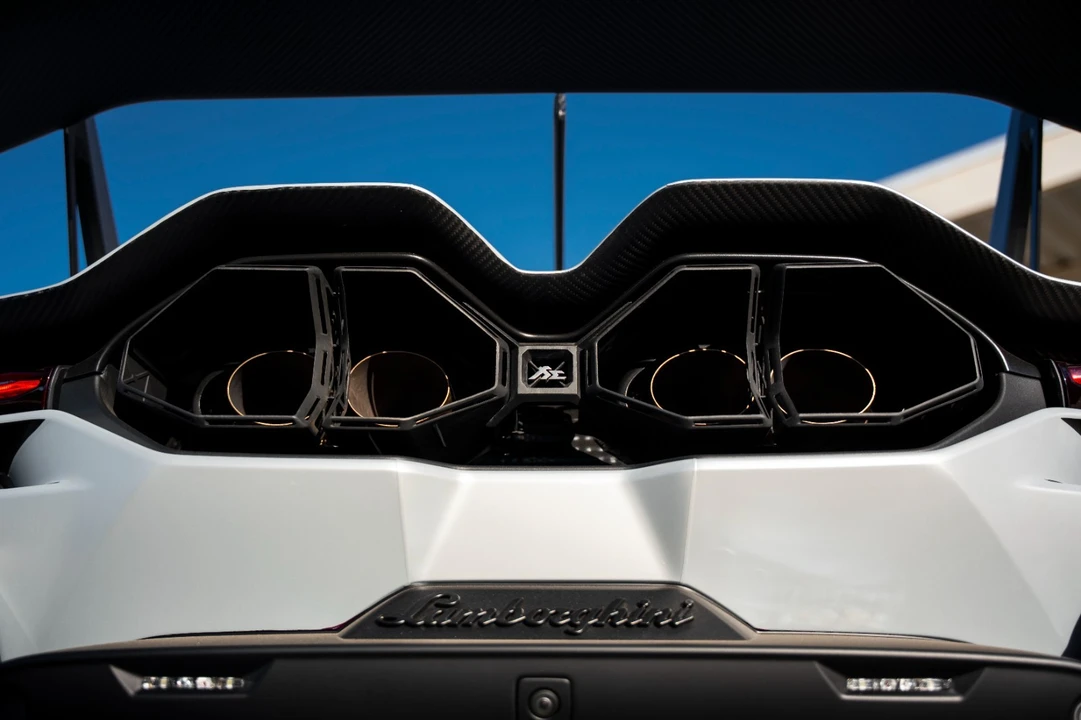 2025 Lamborghini Revuelto - Image 31 of 31