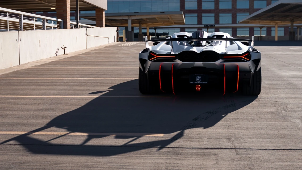 2025 Lamborghini Revuelto - Image 17 of 31