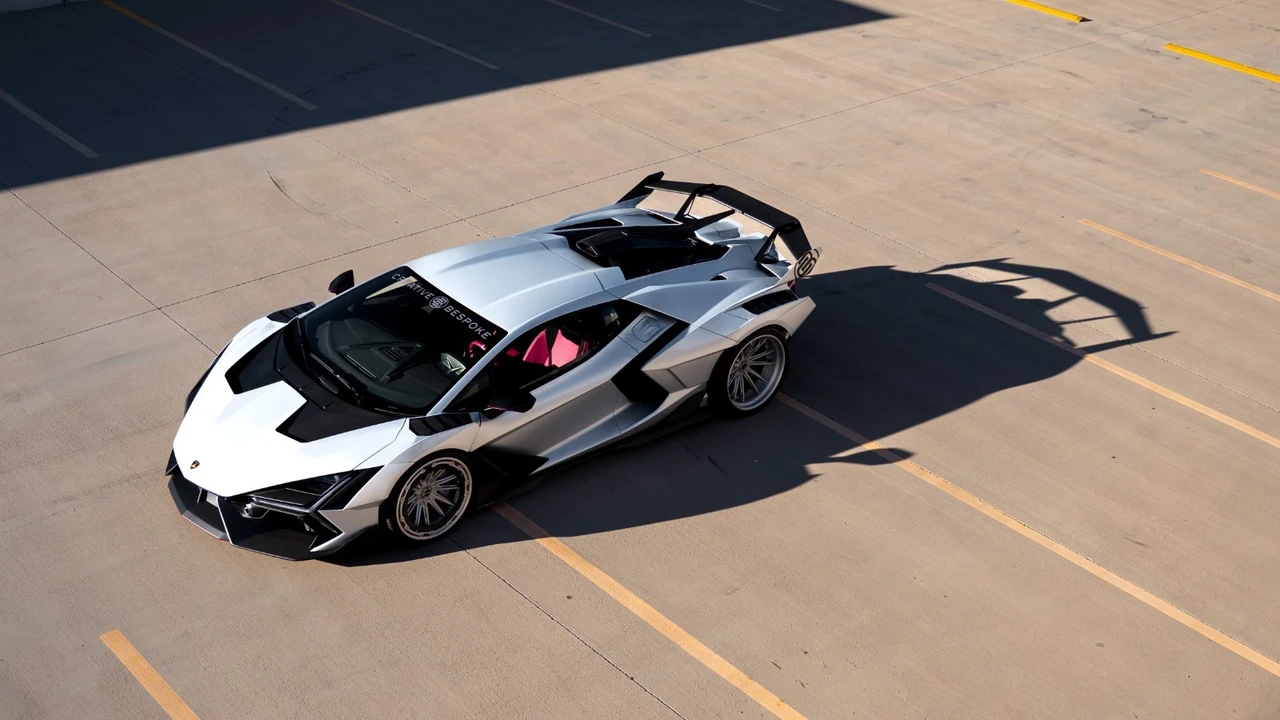 2025 Lamborghini Revuelto - Image 20 of 31