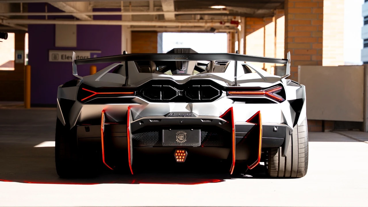 2025 Lamborghini Revuelto - Image 14 of 31
