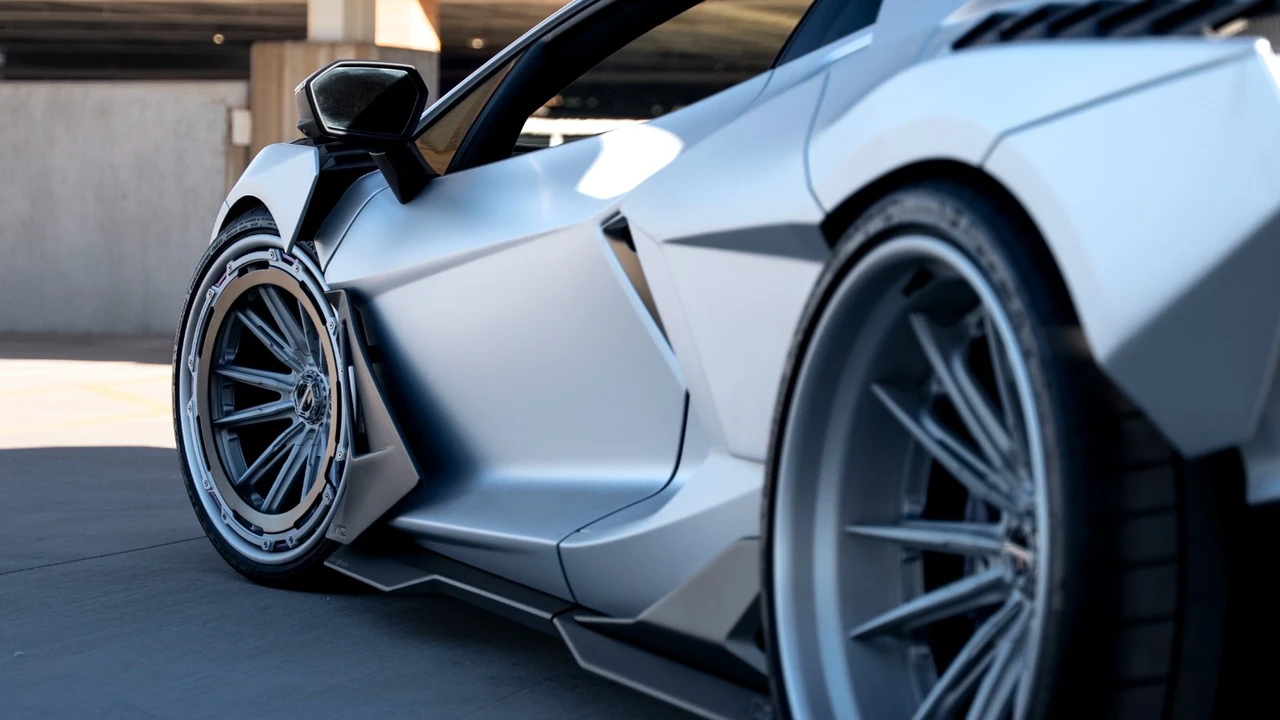 2025 Lamborghini Revuelto - Image 16 of 31