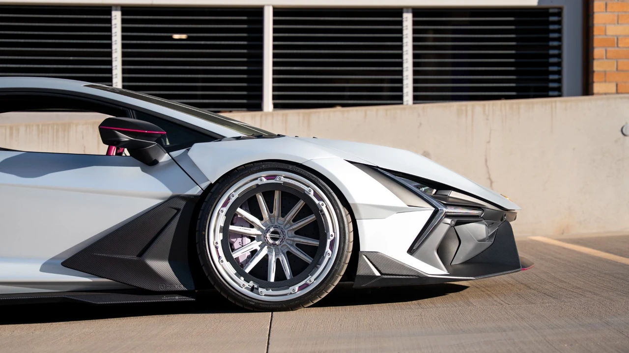 2025 Lamborghini Revuelto - Image 27 of 31