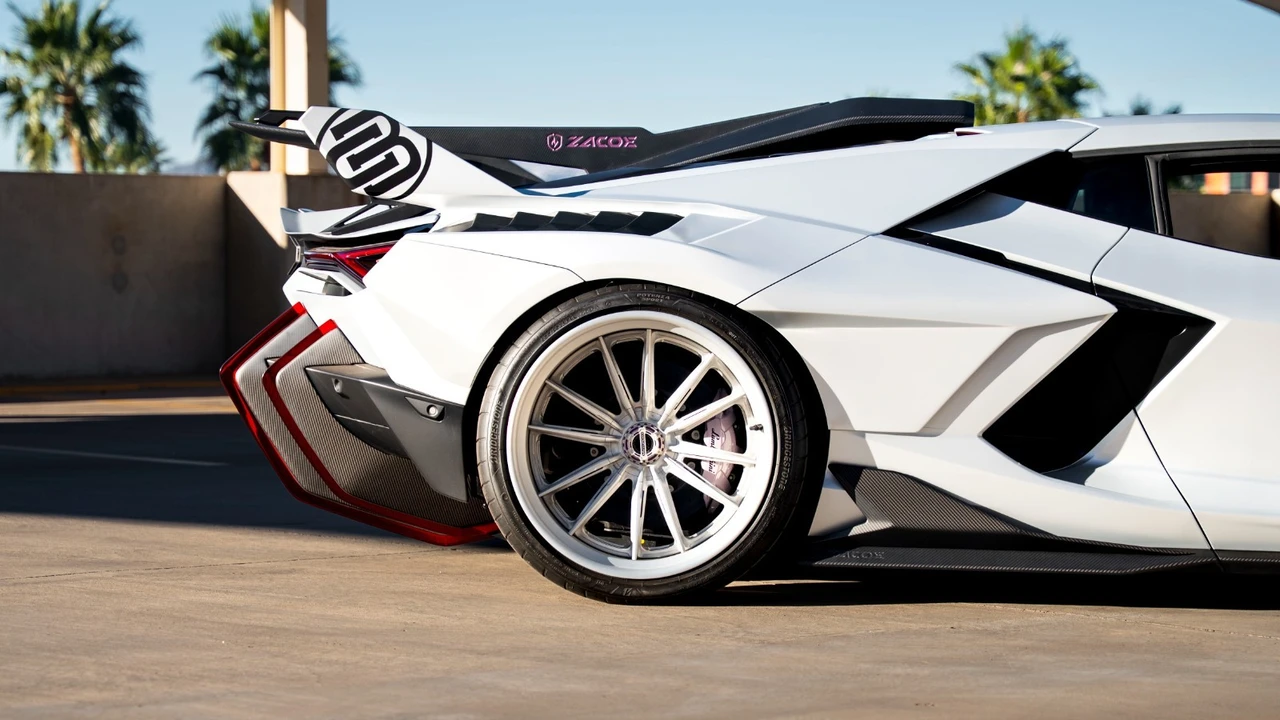 2025 Lamborghini Revuelto - Image 23 of 31
