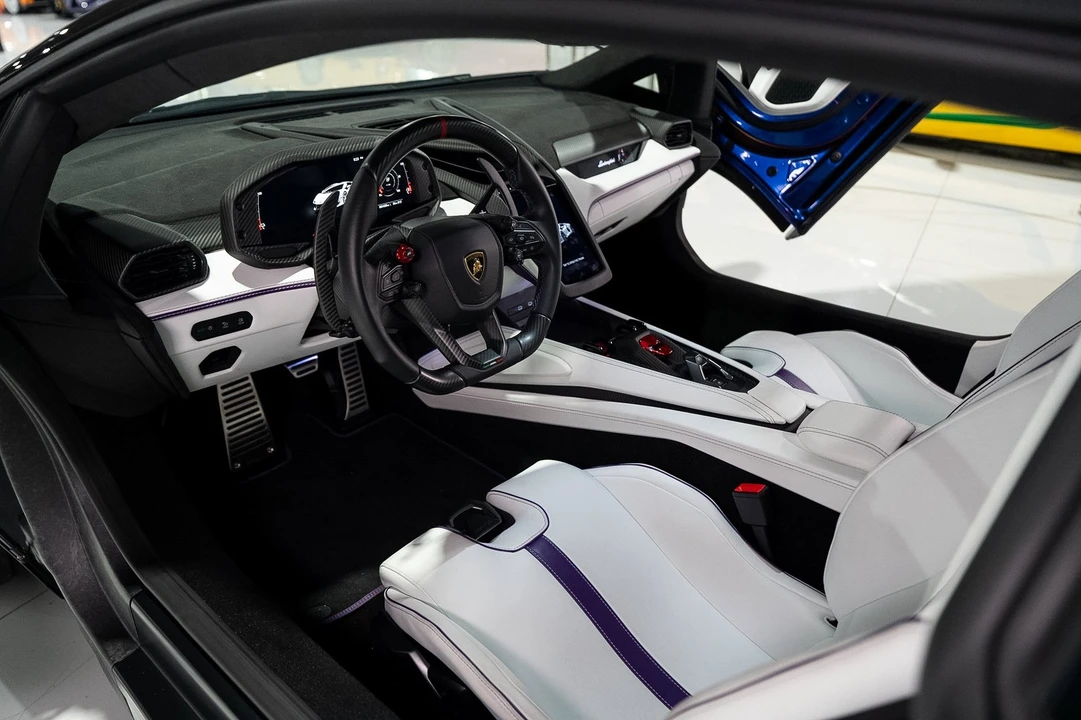 2025 Lamborghini Revuelto - Image 17 of 31