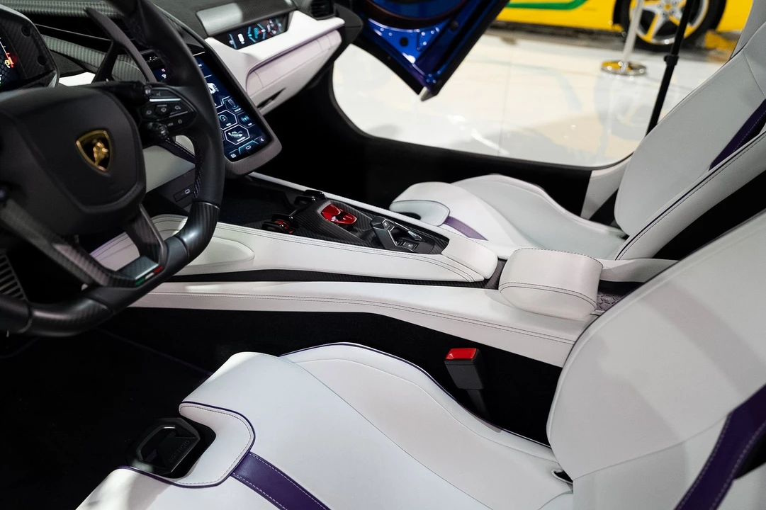2025 Lamborghini Revuelto - Image 31 of 31