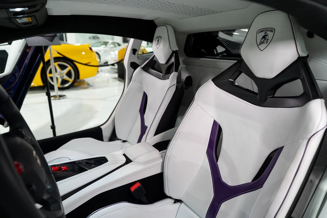 2025 Lamborghini Revuelto - Image 18 of 31