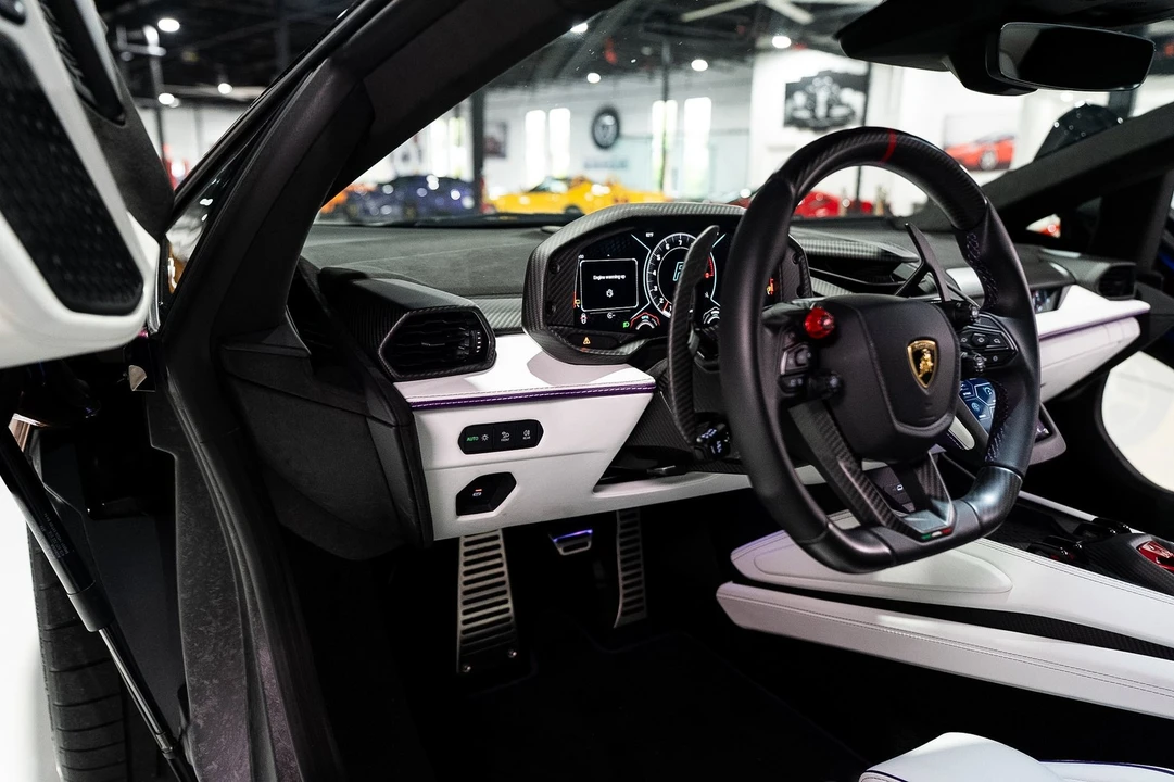 2025 Lamborghini Revuelto - Image 30 of 31