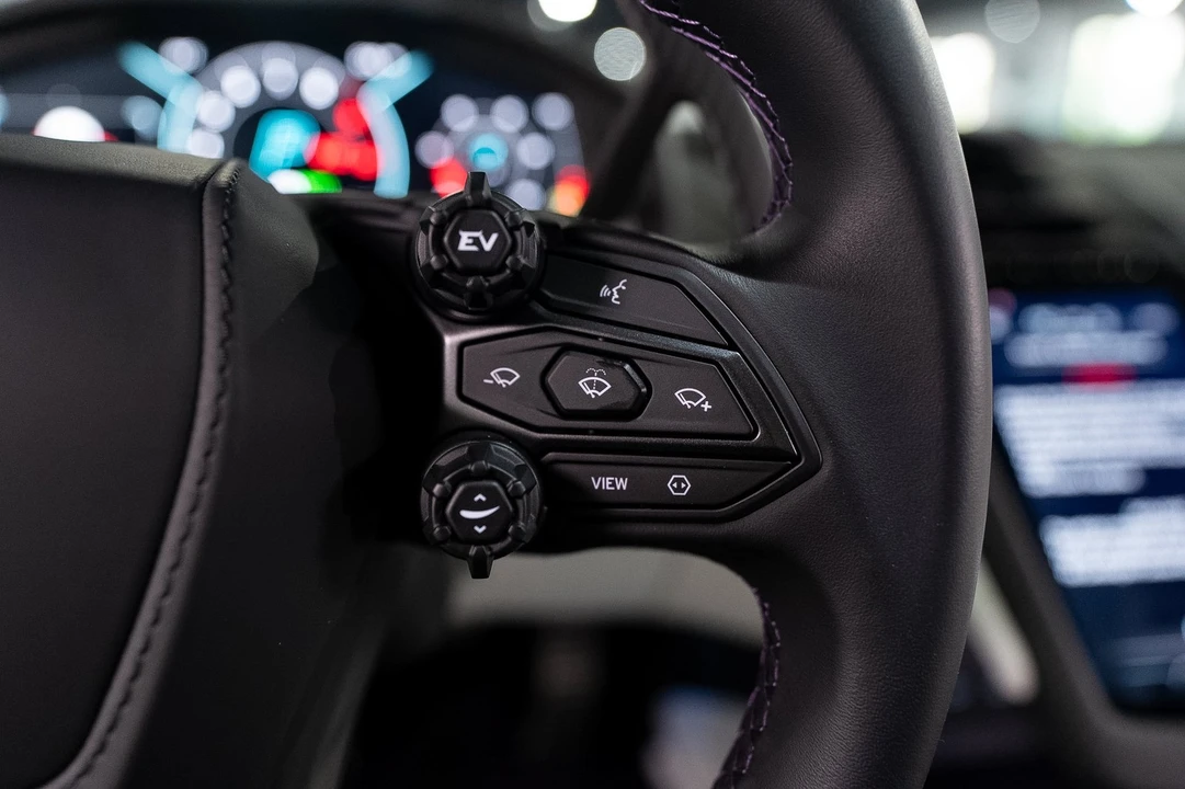 2025 Lamborghini Revuelto - Image 24 of 31