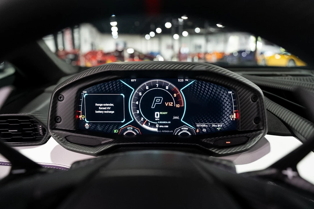 2025 Lamborghini Revuelto - Image 21 of 31
