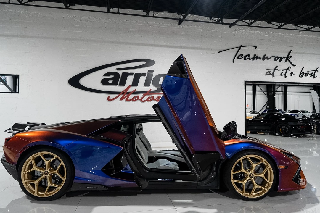 2025 Lamborghini Revuelto - Image 8 of 31
