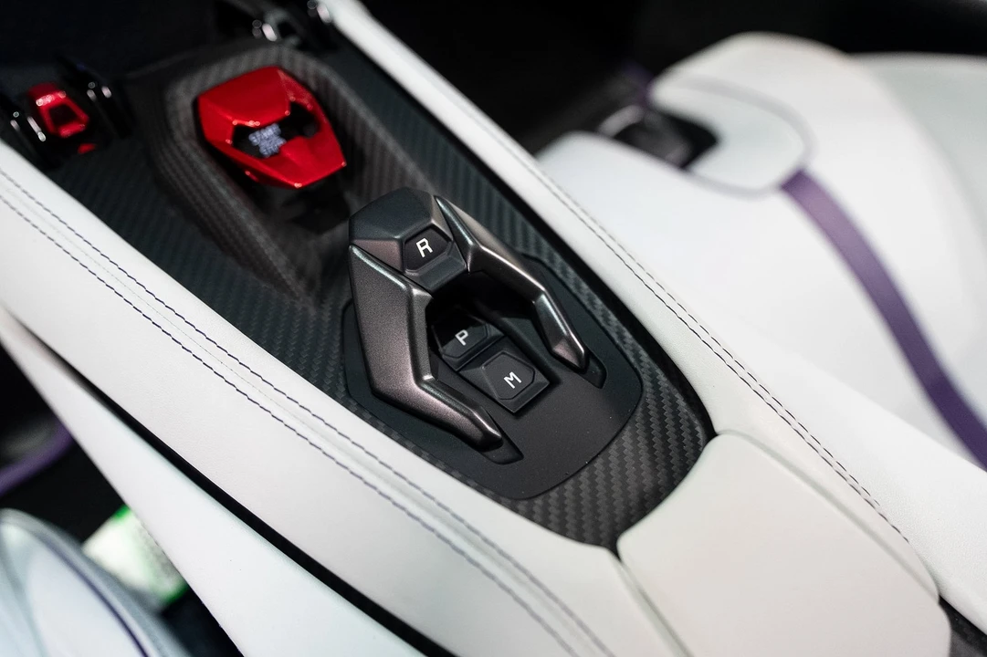 2025 Lamborghini Revuelto - Image 29 of 31