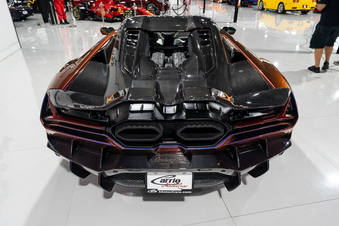 2025 Lamborghini Revuelto - Image 14 of 31