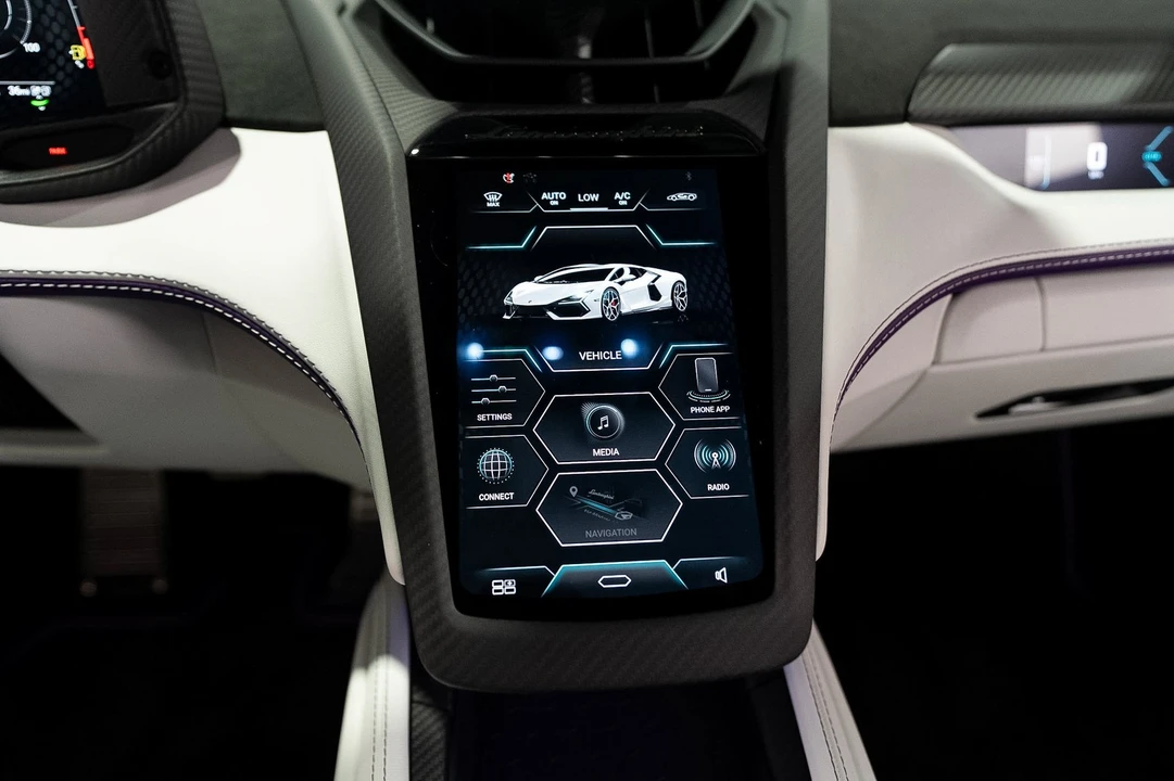 2025 Lamborghini Revuelto - Image 26 of 31