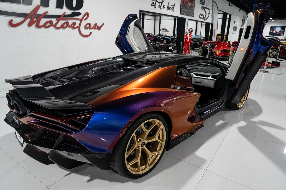 2025 Lamborghini Revuelto - Image 7 of 31