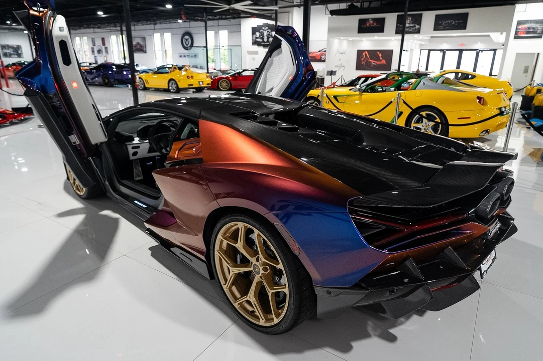 2025 Lamborghini Revuelto - Image 5 of 31