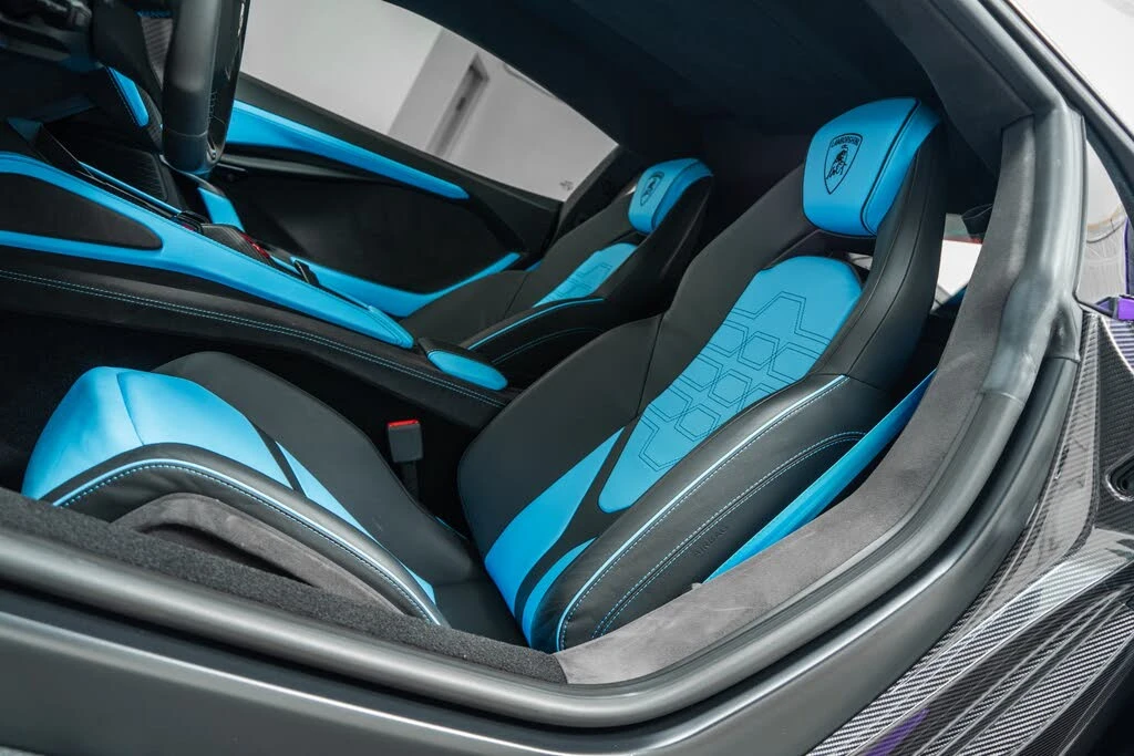 2025 Lamborghini Revuelto - Image 24 of 31
