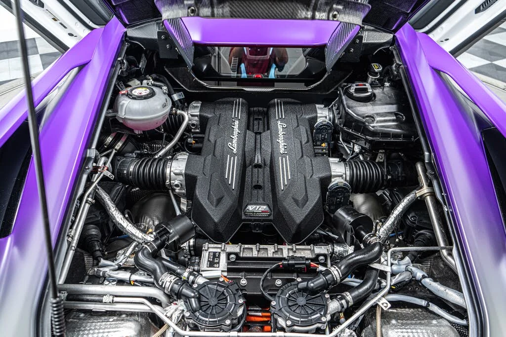 2025 Lamborghini Revuelto - Image 12 of 31