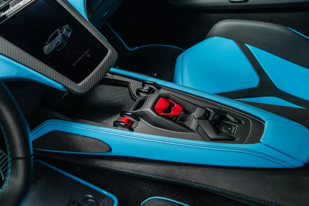 2025 Lamborghini Revuelto - Image 28 of 31